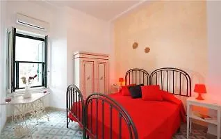Via Annunziatella  22 Hotel